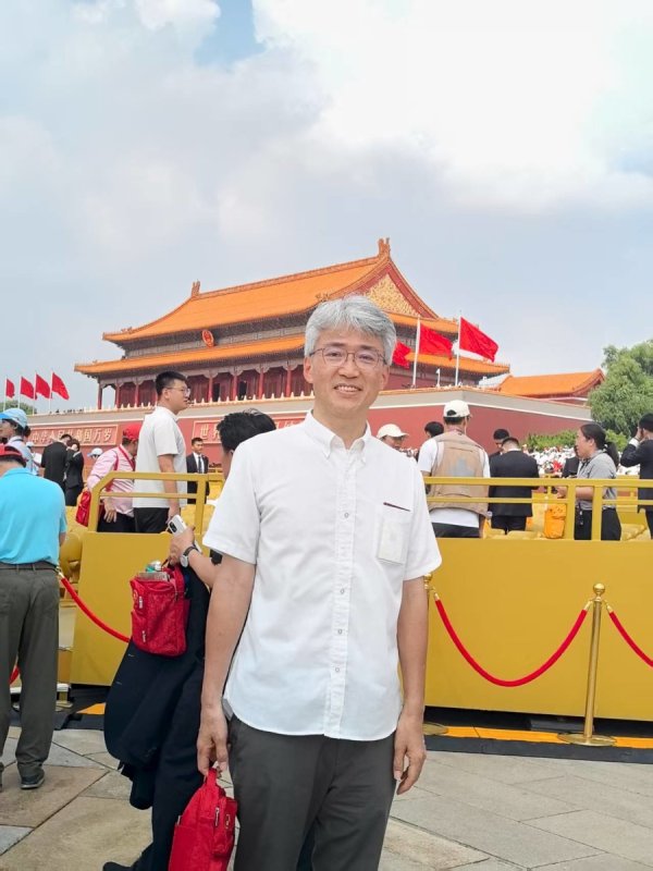人人配 这位日本学者受邀参加阅兵观礼，他说：历史叩问研究者的责任